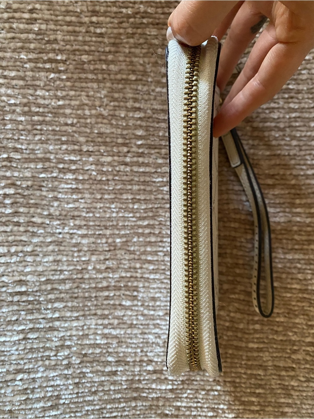 Tory Burch Perforated Cream Leather Wristlet Phone Case - Picture 4 of 10